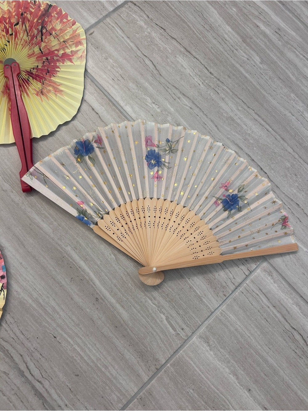 Assorted Floral Hand Fans bundle - Picture 4 of 4